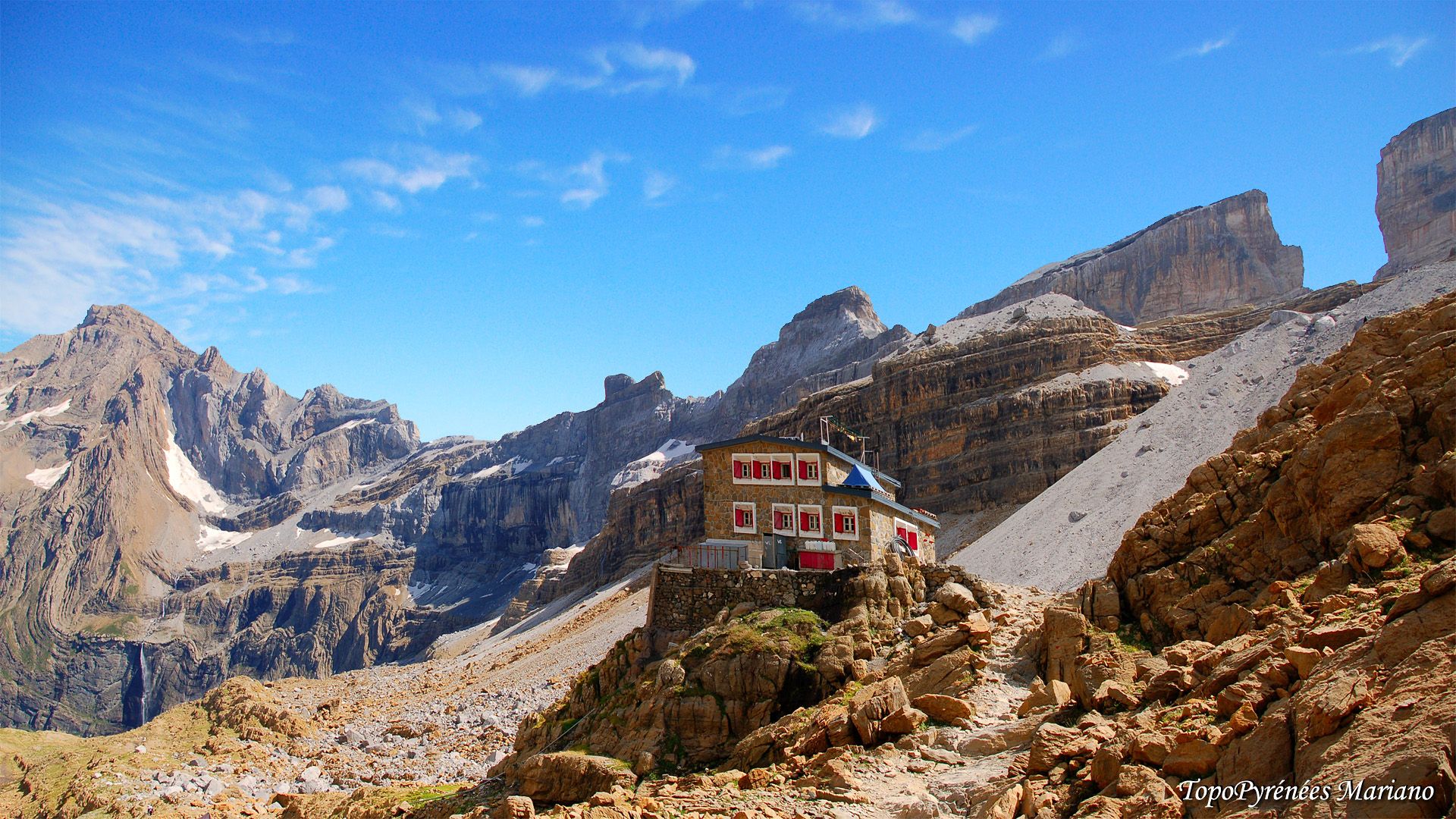 Refuge de la Brèche de Roland-Les Sarradets