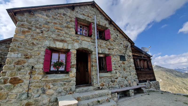 Cabane des Aiguilles Rouges