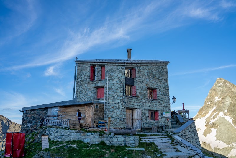 Cabane des Dix