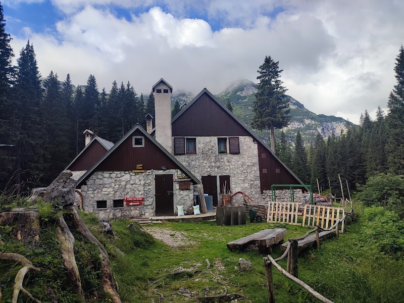 Dom Pri Krn Jezero