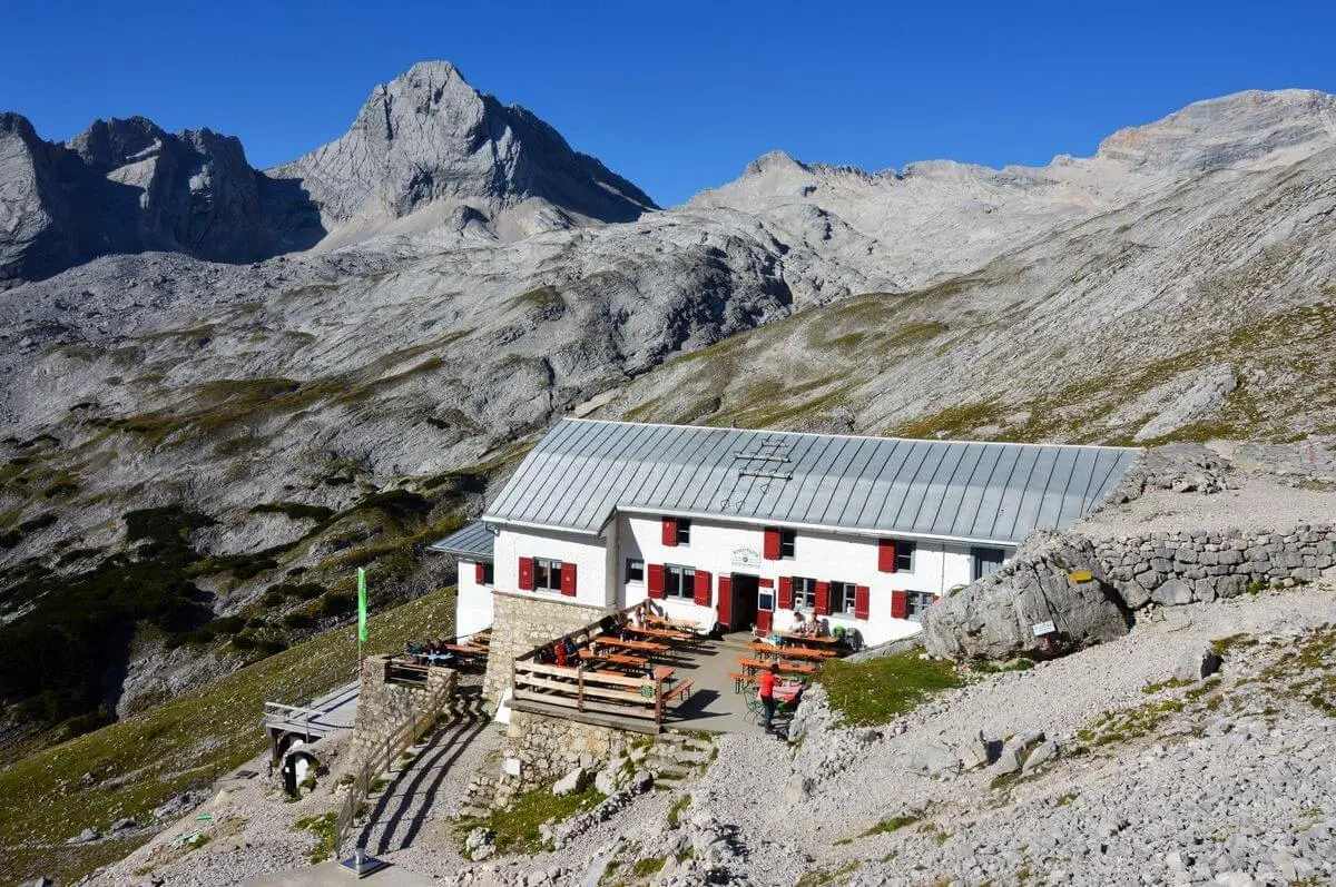 Refuge Knorr Hut