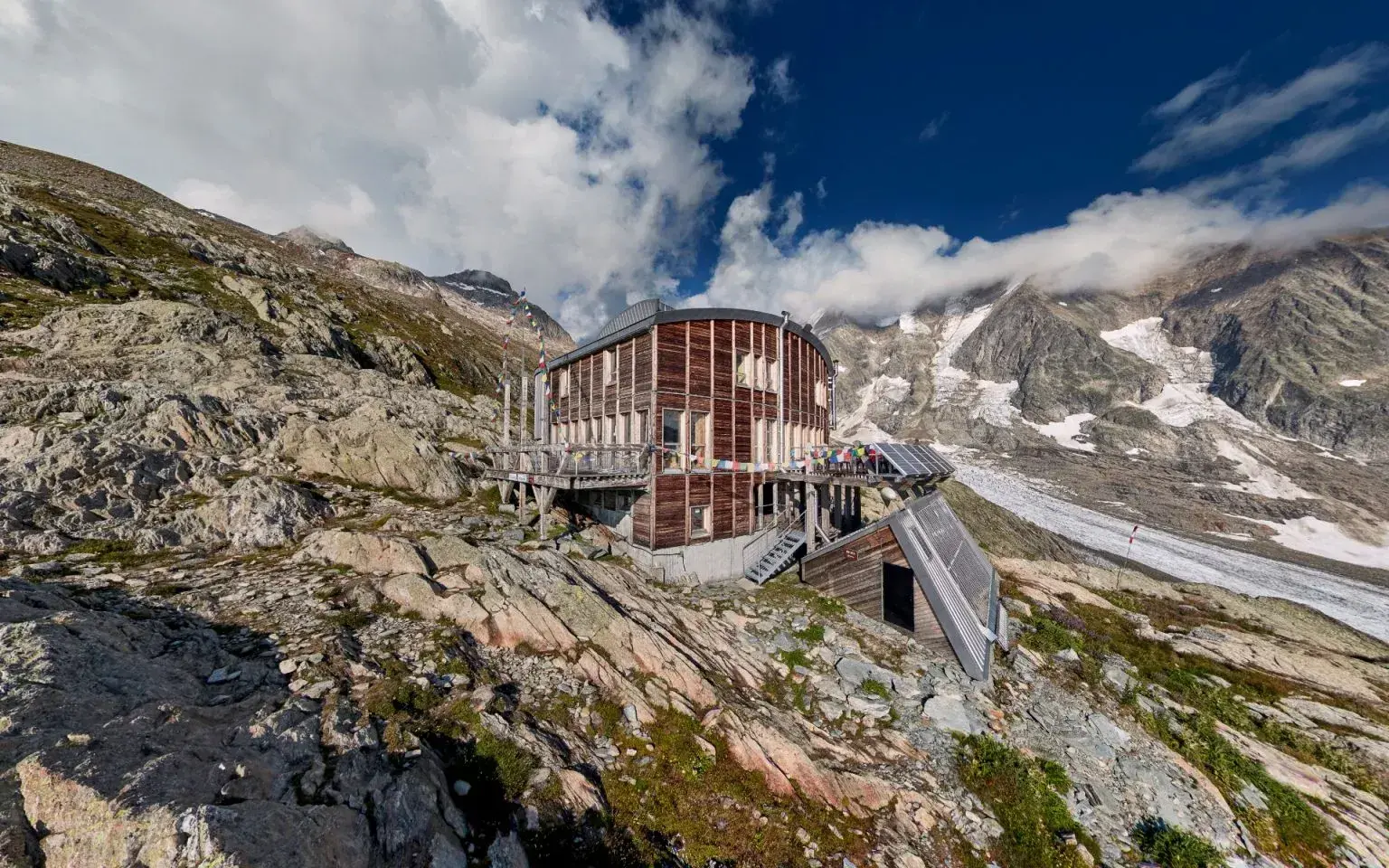 Refuge des Conscrits: Entdecken Sie das Hochgebirge und das Naturschutzgebiet Contamines-Montjoie!