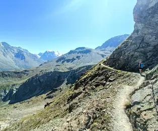 Cabane des Aiguilles Rouges