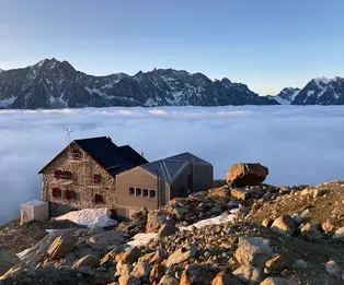 Cabane des Aiguilles Rouges