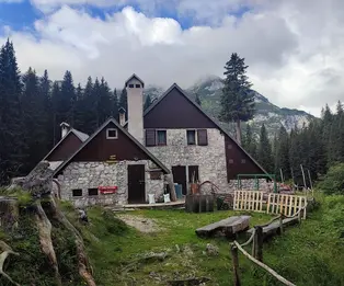 Dom Pri Krn Jezero