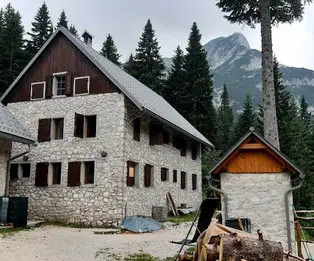 Dom Pri Krn Jezero