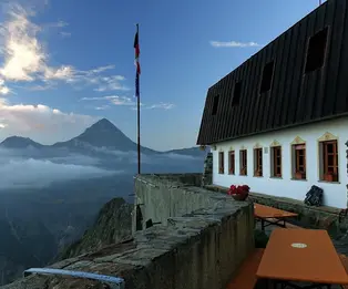 Refuge Monzino