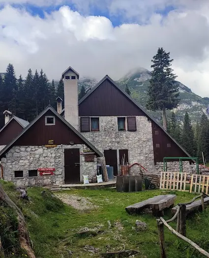 Dom Pri Krn Jezero