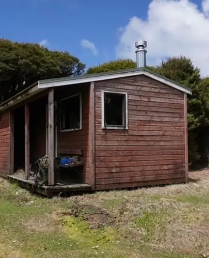 Manuoha Hut