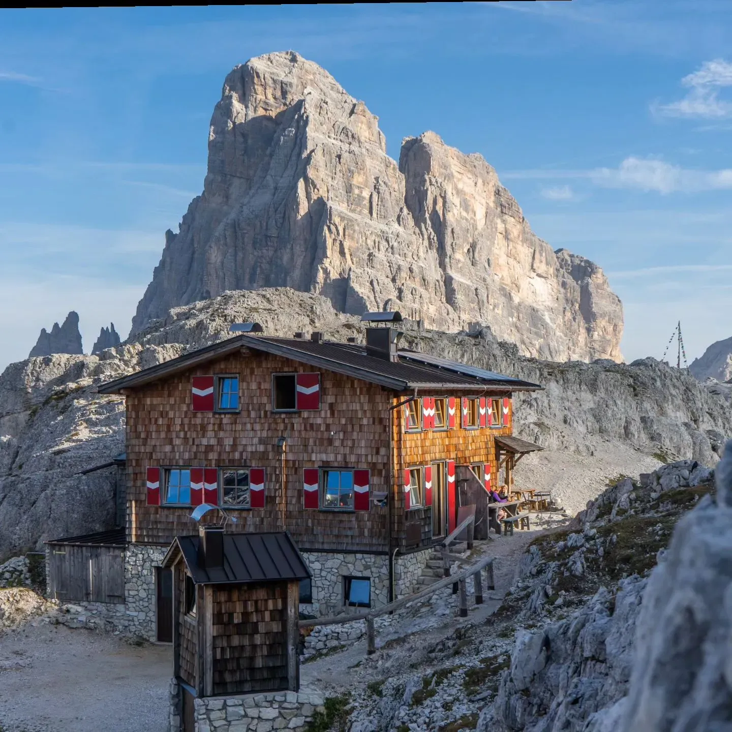 Rifugio Pian di Cengia hut